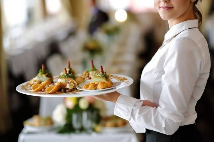 在餐厅,把服务员称为"waiter"真的不礼貌吗?